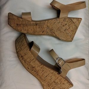 Perfect Summer neutral wedge!